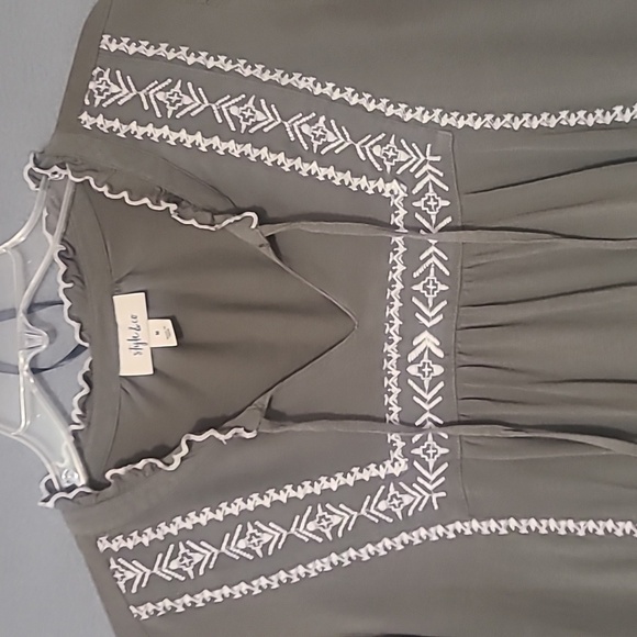 Style & Co Women's Green Embroidered Flutter Sleeve Peasant Blouse - Size Medium - Picture 3 of 12